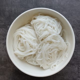 Rice Noodles (ขนมจีน)